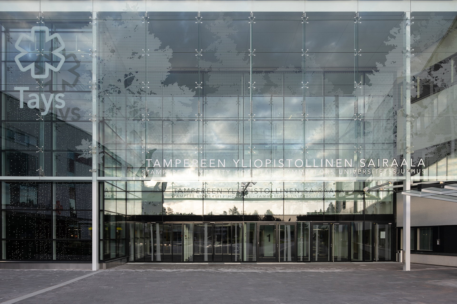 Point-fixed-glass-facade