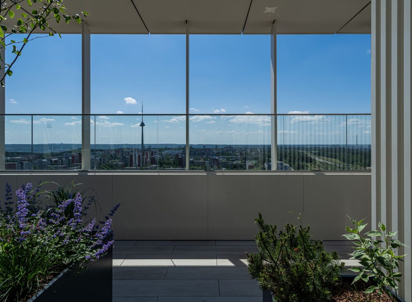 Sky Office_roof-terrace_glass-railings