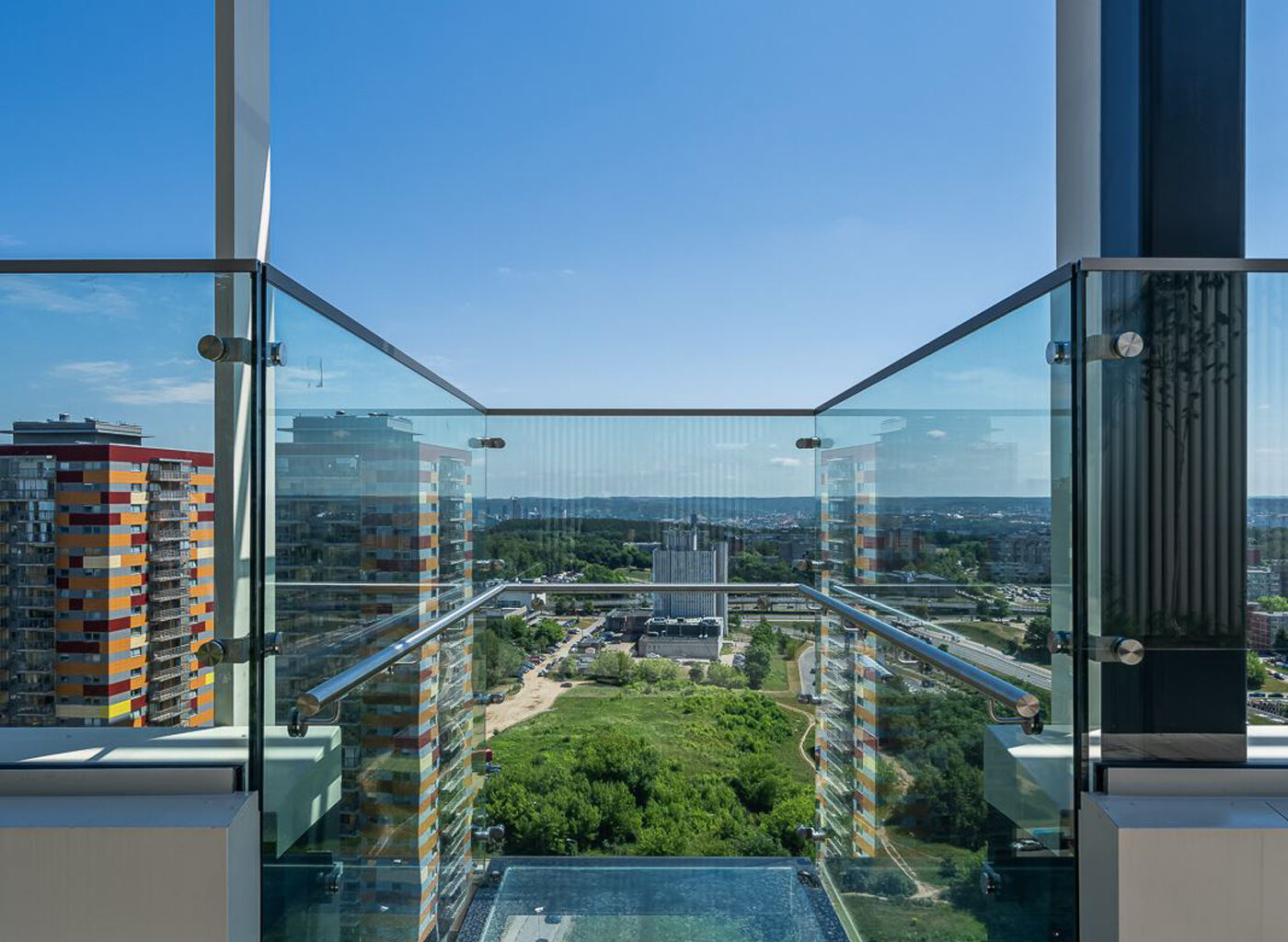 Sky-Office_roof-terrace_glass-viewing-platform_2