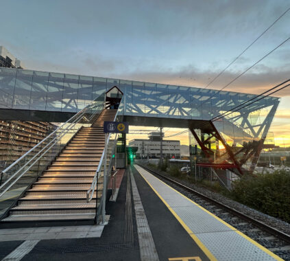 glazed-footbridge-with-routels