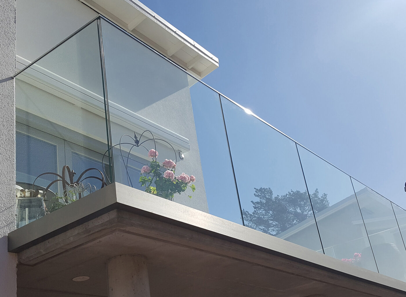 glass railing_balcony boundary