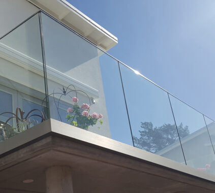 glass railing_balcony boundary