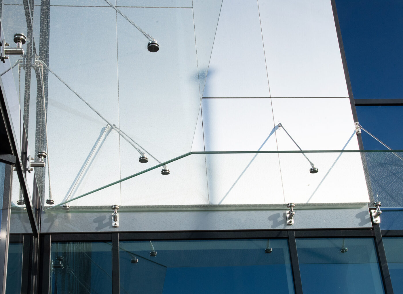 corner-glass-canopy